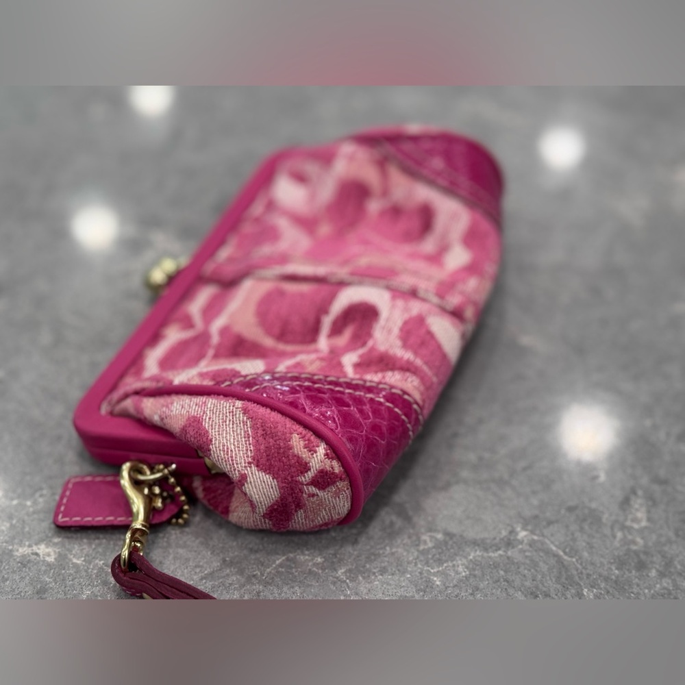 Pink Chenille Python Signature Wristlet Kisslock 🐍 💞 - Picture 2 of 5